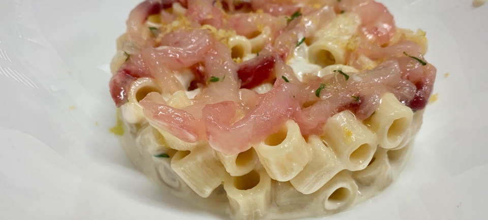 CANNOLICCHIO FREDDO, MANDORLA, OLIO AL BASILICO, MENTA, GALLINELLA DI MARE